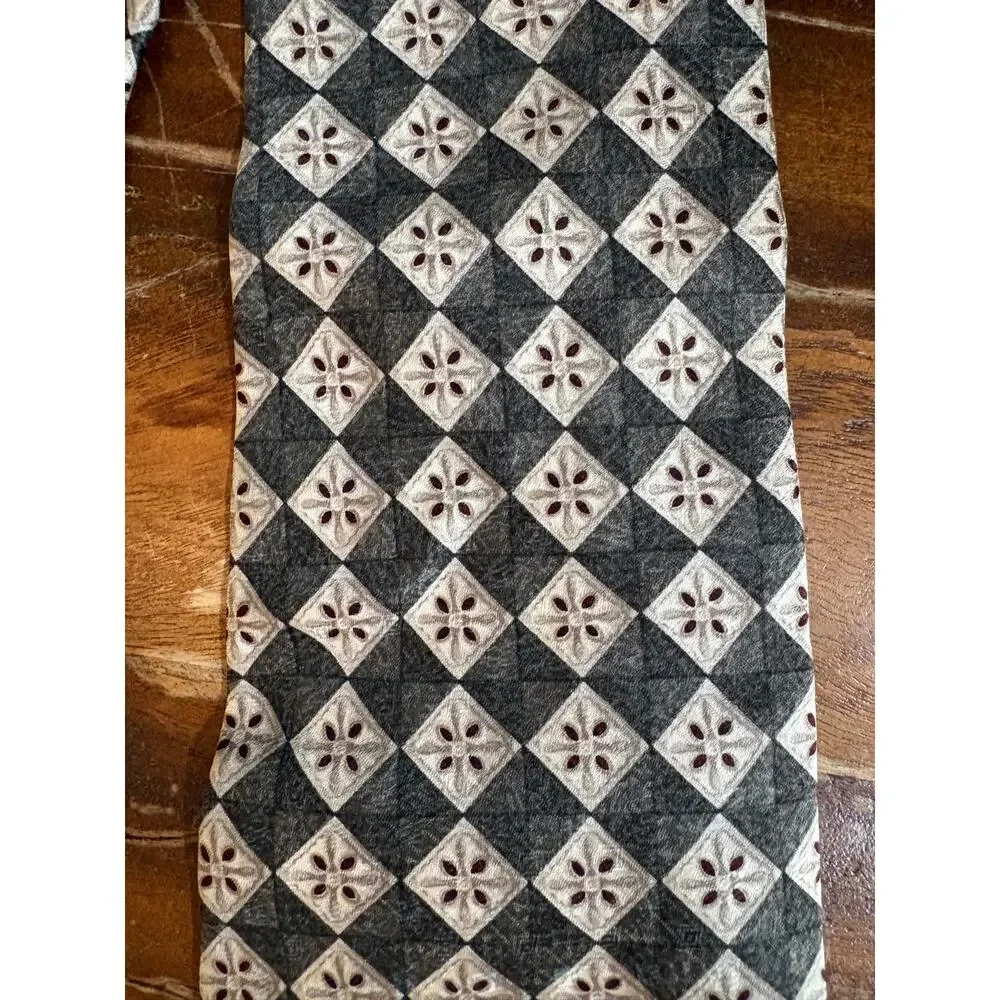 Alexander Lloyd Men’s Silk Tie Gray Cream Burgundy Geometric 62” Long